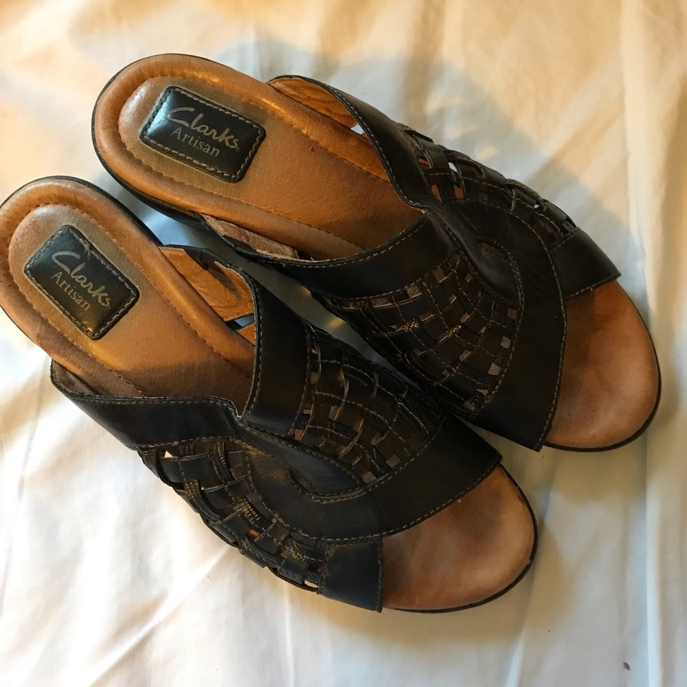 Clarks nicely weaved wedge in black leather